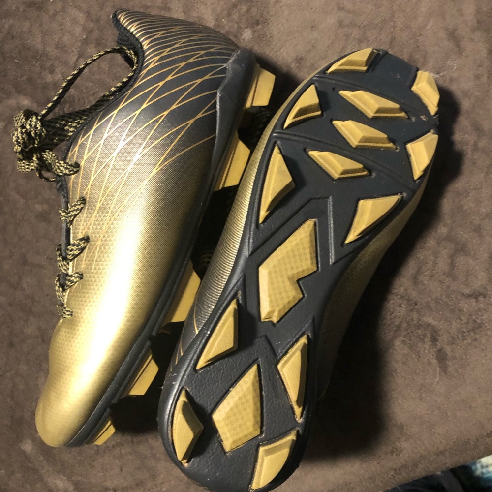 Soccer shoes
